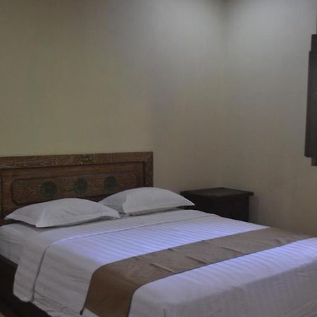 Hotel Batukaras Kalaras Ngoại thất bức ảnh