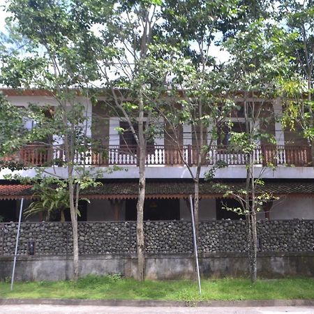 Hotel Batukaras Kalaras Ngoại thất bức ảnh