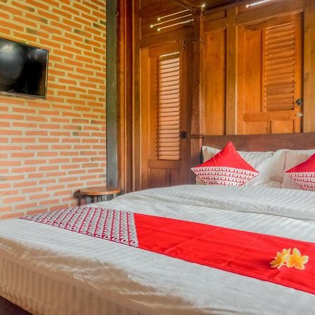 Hotel Batukaras Kalaras Ngoại thất bức ảnh