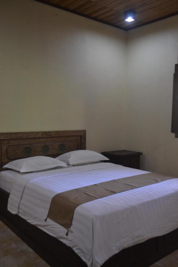 Hotel Batukaras Kalaras Ngoại thất bức ảnh
