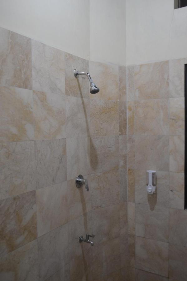 Hotel Batukaras Kalaras Ngoại thất bức ảnh