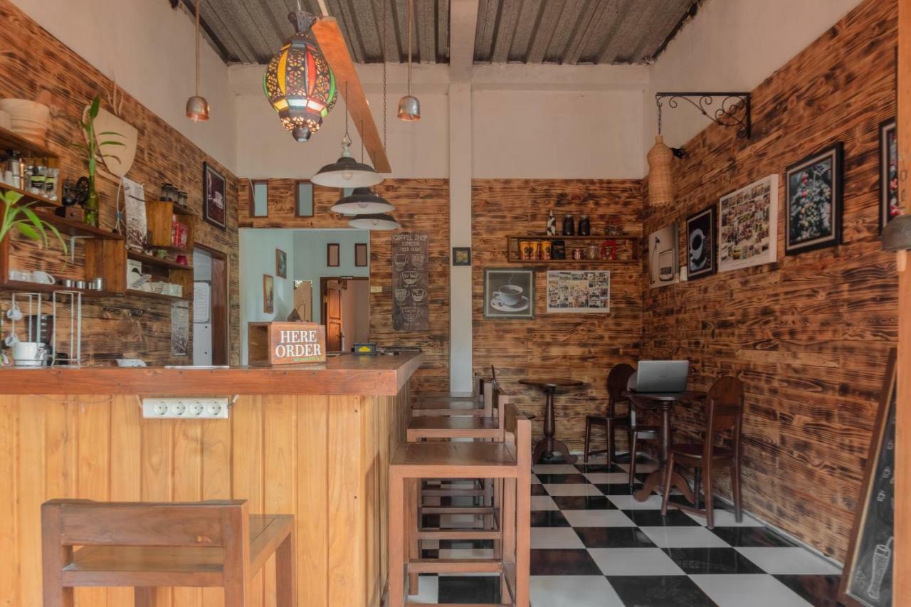 Hotel Batukaras Kalaras Ngoại thất bức ảnh