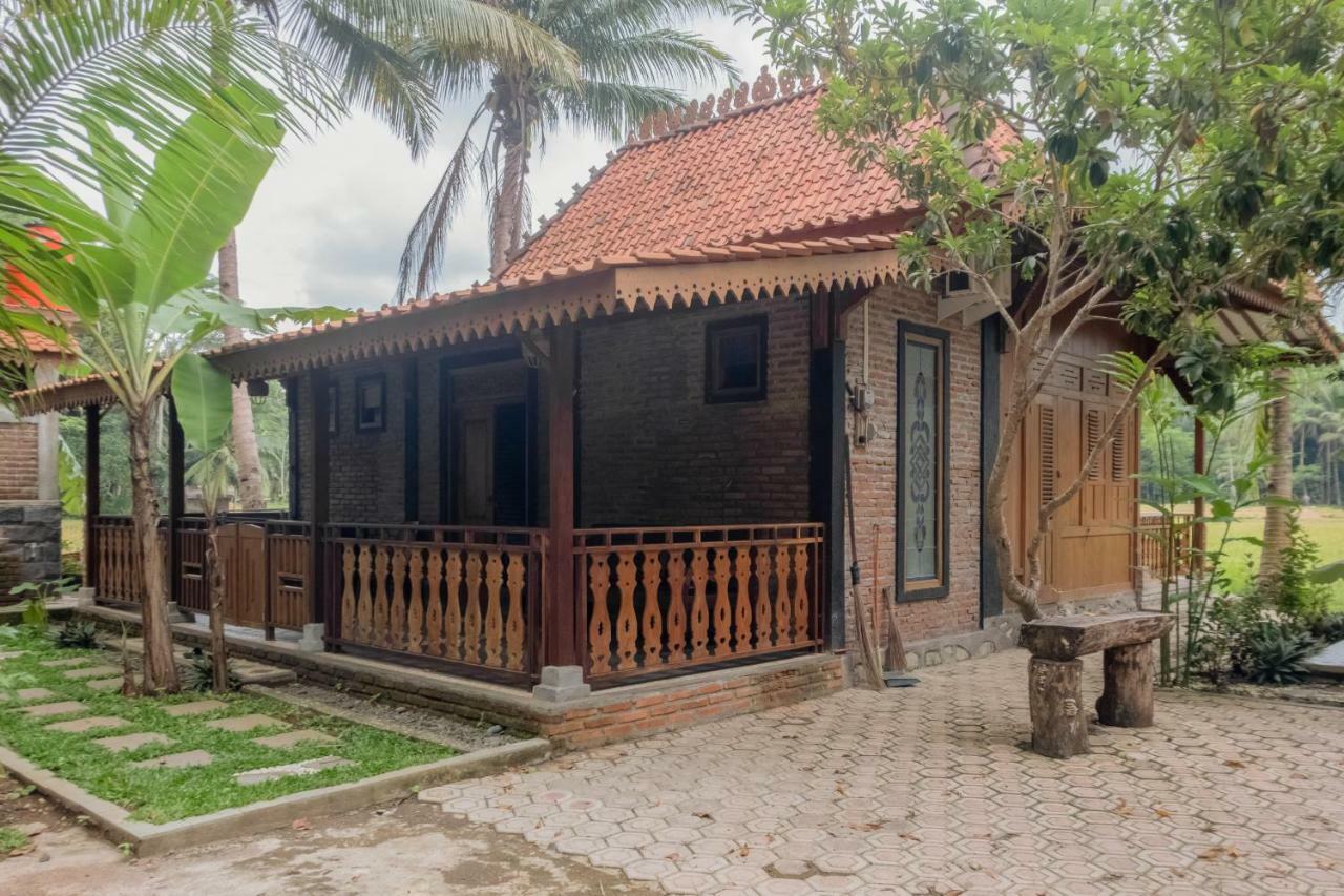 Hotel Batukaras Kalaras Ngoại thất bức ảnh