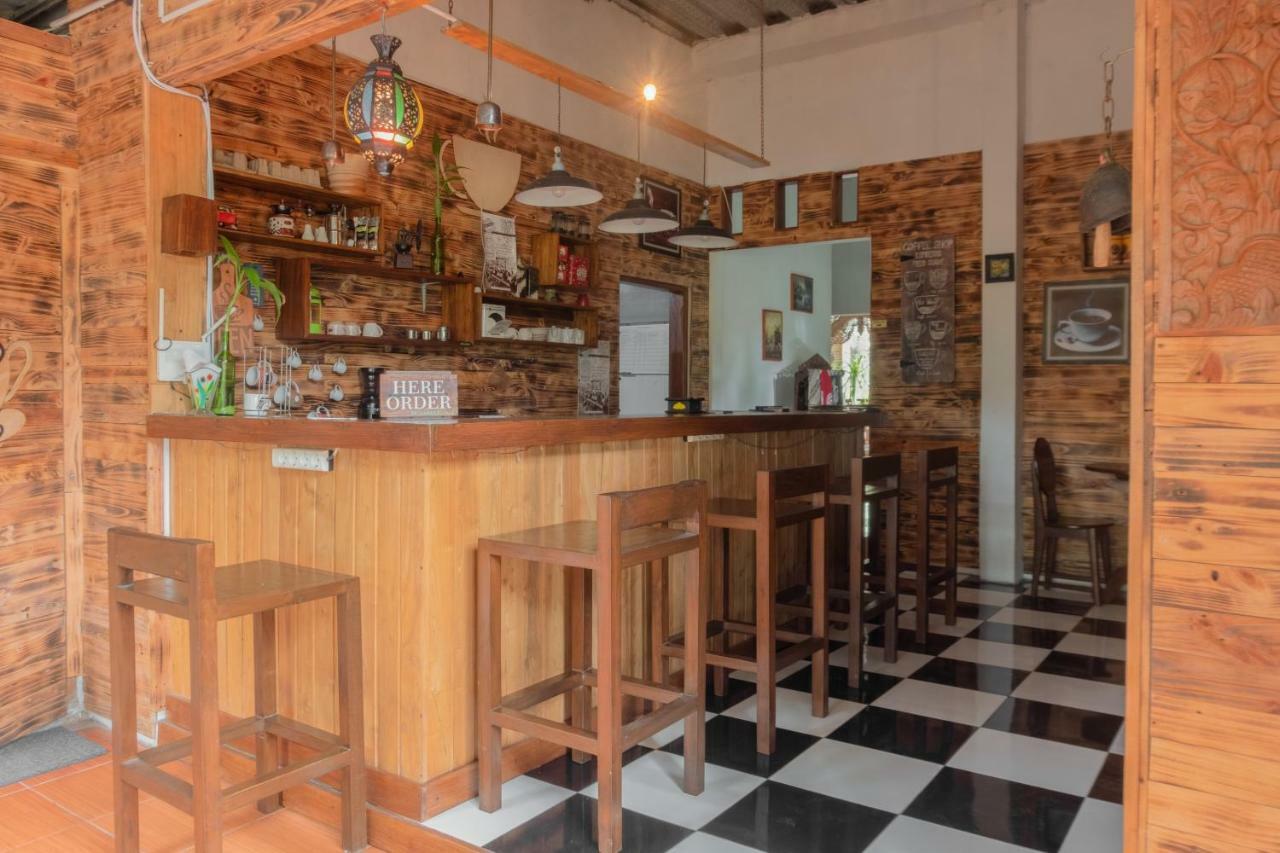 Hotel Batukaras Kalaras Ngoại thất bức ảnh