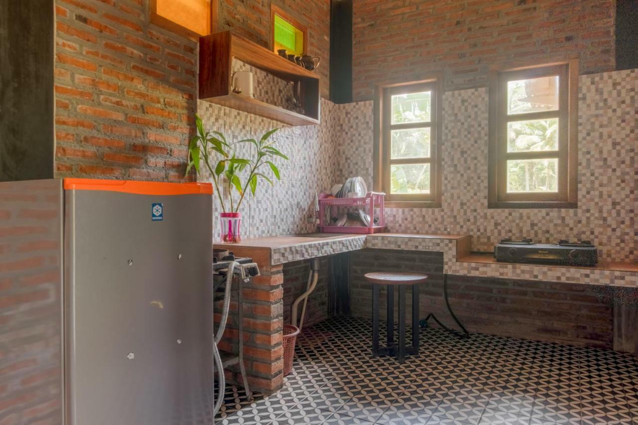 Hotel Batukaras Kalaras Ngoại thất bức ảnh