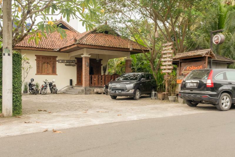 Hotel Batukaras Kalaras Ngoại thất bức ảnh